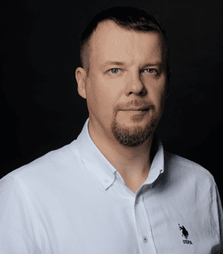 Роман Карпов